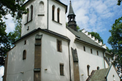Zdjęcie: Widok od boku kościoła w Gnojniku