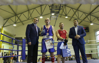 Zawody w boksie na hali sportowej w Gnojniku
