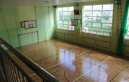 Wnętrze sali gimnastycznej w Lewniowej