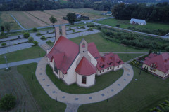 Kościół parafialny w Gnojniku - widok z lotu ptaka