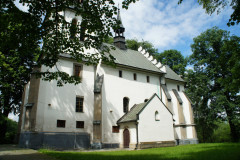 Kościół w Gnojniku - widok od południowej strony