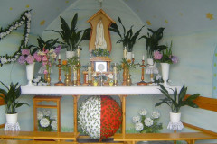 Zdjęcie: Ołtarz  Matki Boskiej Fatimskiej w kaplicy.