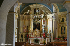 Zdjęcie: Widok na główny ołtarz kościoła w Uszwi.