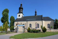Zdjęcie: Widok na kościół z ulicy.