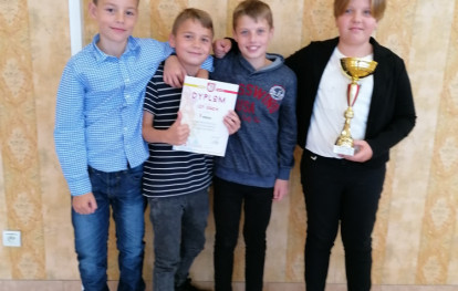Powiatowe Igrzyska Dzieci w Szachach Drużynowych Powiatowe Igrzyska Dzieci w Szachach Drużynowych