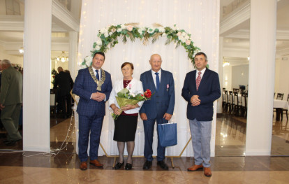 Jubilaci wraz z Panem Wójtem oraz Przewodniczącym Rady Gminy Jubilaci wraz z Panem Wójtem oraz Przewodniczącym Rady Gminy