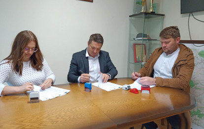 Podpisanie umowy z wykonawcą zadania dotyczącego rozbudowy sieci wodociągowej w miejscowościach Gnojnik, Gosprzydowa i Uszew