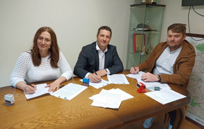 Podpisanie umowy z wykonawcą zadania dotyczącego rozbudowy sieci wodociągowej w miejscowościach Gnojnik, Gosprzydowa i Uszew Podpisanie umowy z wykonawcą zadania dotyczącego rozbudowy sieci wodociągowej w miejscowościach Gnojnik, Gosprzydowa i Uszew