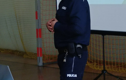 Prelekcje z policjantem w Publicznej Szkole Podstawowej w Gnojniku