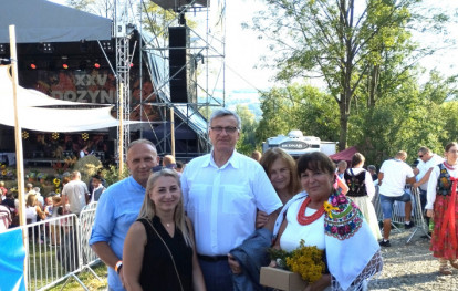 Starostowie Dożynek wraz z wójtem Starostowie Dożynek wraz z wójtem