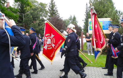 Przedstawiciele OSP z sztandarami Przedstawiciele OSP z sztandarami