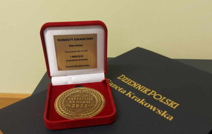 Medal nauczycielki Pani Ewy Jarosz Medal nauczycielki Pani Ewy Jarosz