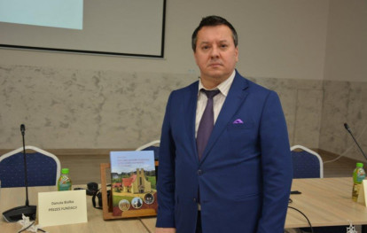 Promocja albumu książkowego o budowie nowego kościoła w Gnojniku