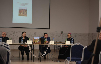 Promocja albumu książkowego o budowie nowego kościoła w Gnojniku