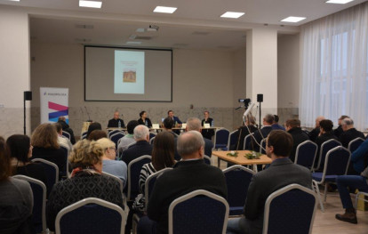 Promocja albumu książkowego o budowie nowego kościoła w Gnojniku