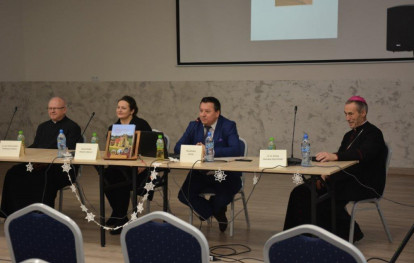 Promocja albumu książkowego o budowie nowego kościoła w Gnojniku