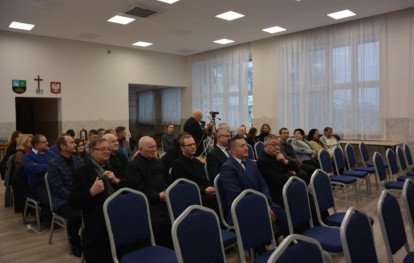 Promocja albumu książkowego o budowie nowego kościoła w Gnojniku
