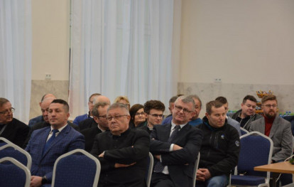 Promocja albumu książkowego o budowie nowego kościoła w Gnojniku