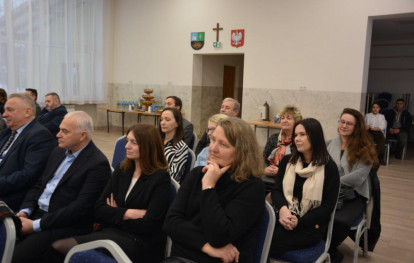 Promocja albumu książkowego o budowie nowego kościoła w Gnojniku