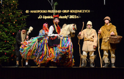 41. Małopolski Przegląd Grup Kolędniczych „O Lipnicką Gwiazdę” - występ grup kolędniczych z Uszwi i Zawady Uszewskiej41. Małopolski Przegląd Grup Kolędniczych „O Lipnicką Gwiazdę” - występ grup kolędniczych z Uszwi i Zawady Uszewskiej 41. Małopolski Przegląd Grup Kolędniczych „O Lipnicką Gwiazdę” - występ grup kolędniczych z Uszwi i Zawady Uszewskiej41. Małopolski Przegląd Grup Kolędniczych „O Lipnicką Gwiazdę” - występ grup kolędniczych z Uszwi i Zawady Uszewskiej