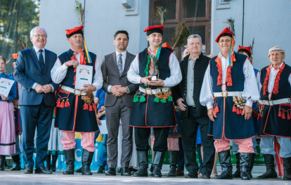 Zdjęcie zespołu z nagrodą Zdjęcie zespołu z nagrodą