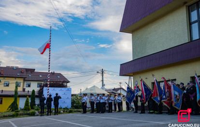 Jubileusz 90-lecia OSP Gnojnik - podniesienie flagi na maszt