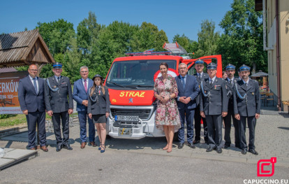 Jubileusz 95-lecia OSP Żerków - zdjęcia pamiatkowe przy nowym samochodzie strażackim Jubileusz 95-lecia OSP Żerków - zdjęcia pamiatkowe przy nowym samochodzie strażackim
