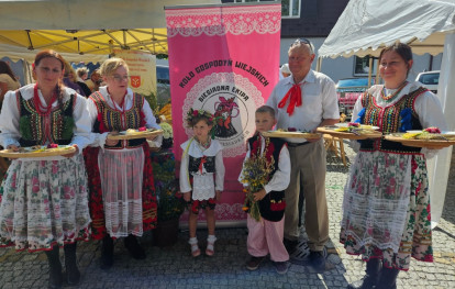 Bitwa Regionów 2025 - zdjęcie grupowe KGW Biesiadna Ekipa z Biesiadek Bitwa Regionów 2025 - zdjęcie grupowe KGW Biesiadna Ekipa z Biesiadek