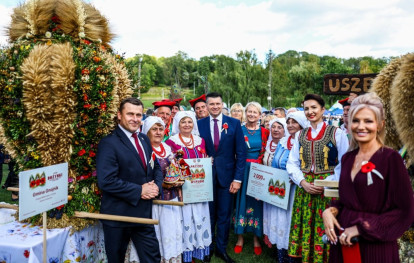 Sołectwo Uszew podczas Dożynek Wojewódzkich w Zbylitowskiej Górze Sołectwo Uszew podczas Dożynek Wojewódzkich w Zbylitowskiej Górze