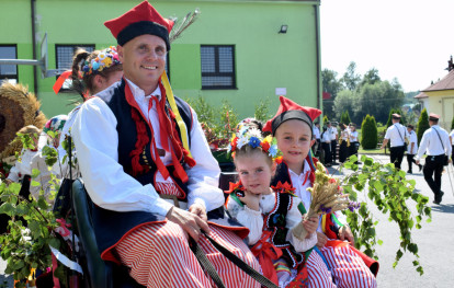 Dożynki Gminne 2025 - barwny korowód dożynkowy Dożynki Gminne 2025 - barwny korowód dożynkowy