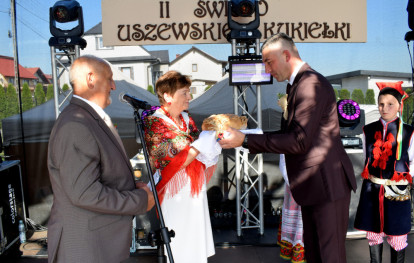 Dożynki Gminne 2025 - ceremonia przekazania chleba Dożynki Gminne 2025 - ceremonia przekazania chleba