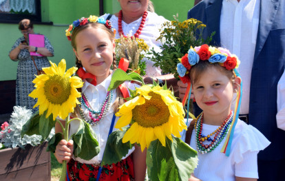 Dożynki Gminne 2025 - barwny korowód dożynkowy Dożynki Gminne 2025 - barwny korowód dożynkowy