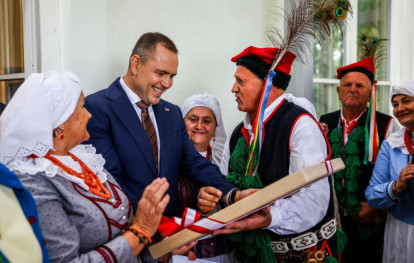 Udział grupy wieńcowej z Uszwi w Dożynkach Prezydenckich 2025 Udział grupy wieńcowej z Uszwi w Dożynkach Prezydenckich 2025