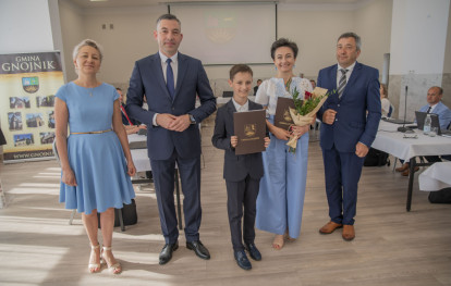 Uroczysta Sesja Rady Gminy - wręczenie nagród dla wyróżniających się uczniów Uroczysta Sesja Rady Gminy - wręczenie nagród dla wyróżniających się uczniów