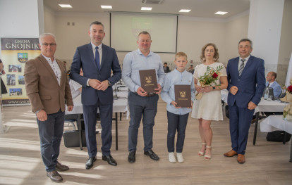Uroczysta Sesja Rady Gminy - wręczenie nagród dla wyróżniających się uczniów Uroczysta Sesja Rady Gminy - wręczenie nagród dla wyróżniających się uczniów