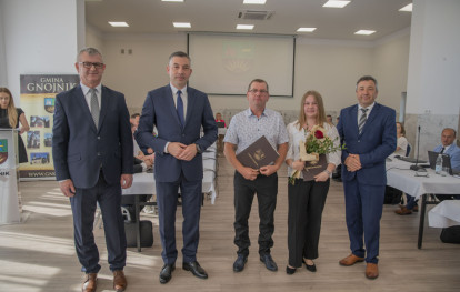 Uroczysta Sesja Rady Gminy - wręczenie nagród dla wyróżniających się uczniów Uroczysta Sesja Rady Gminy - wręczenie nagród dla wyróżniających się uczniów