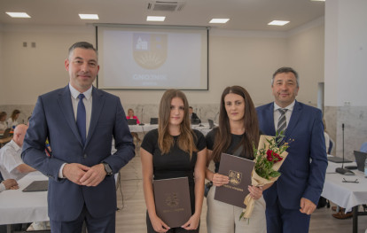 Uroczysta Sesja Rady Gminy - wręczenie nagród dla sportowców Uroczysta Sesja Rady Gminy - wręczenie nagród dla sportowców
