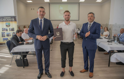 Uroczysta Sesja Rady Gminy - wręczenie nagród dla sportowców Uroczysta Sesja Rady Gminy - wręczenie nagród dla sportowców