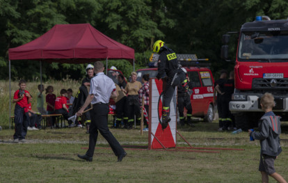 Gminne zawody sportowo-pożarnicze - rywalizacja drużyn seniorskich Gminne zawody sportowo-pożarnicze - rywalizacja drużyn seniorskich