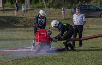 Gminne zawody sportowo-pożarnicze - rywalizacja drużyn seniorskich Gminne zawody sportowo-pożarnicze - rywalizacja drużyn seniorskich