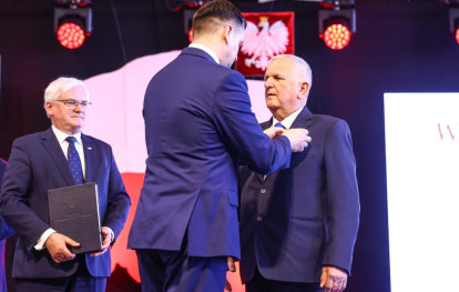 Sołtys Uszwi uhonorowany Złotą Odznaką Honorową Województwa Małopolskiego Sołtys Uszwi uhonorowany Złotą Odznaką Honorową Województwa Małopolskiego