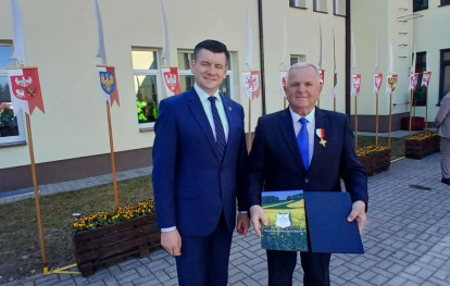Sołtys Uszwi uhonorowany Złotą Odznaką Honorową Województwa Małopolskiego Sołtys Uszwi uhonorowany Złotą Odznaką Honorową Województwa Małopolskiego