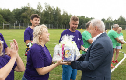 Turniej sołectw Biesiadki 2022 - nagrody i gratulacje dla sołectwa Gnojnik