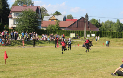 Sportowe zawody strażackie na kompleksie sportowo-rekreacyjnym w Gosprzydowej