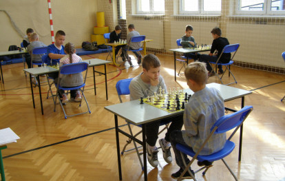 Zawody szachowe na sali gimnastycznej w Gosprzydowej