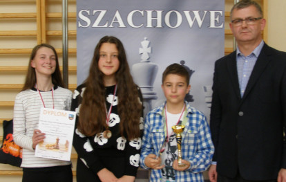 Zawody szachowe na sali gimnastycznej w Gosprzydowej
